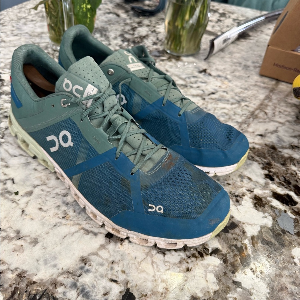 On Cloud Running Men's Athletic Shoes size14- Teal and Green